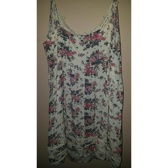 NOT FOR SALE RN! DONT BUY Pretty Floral Dress - Picture 4 of 7